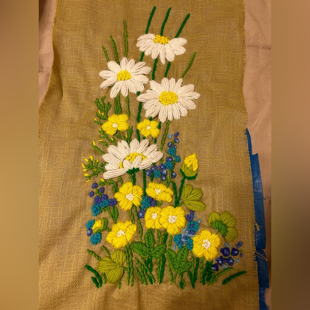 Vintage crewel work, Columbia Minerva, Erica Wilson, large panel daisies 1972